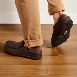 OluKai Moloā - Dark Wood / Dark Java -OluKai Sandal Store 10128 6348 102 M Moloa DkwDkj Web Opt