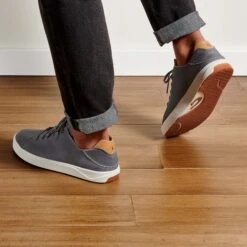 OluKai Lae‘ahi Lī ‘Ili - Charcoal -OluKai Sandal Store 10455 2626 102 M Lae ahiLi Ili ChrChr Web Opt