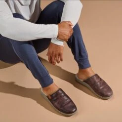 OluKai Mua 'Ili - Dark Wood / Silt -OluKai Sandal Store 10502 6321 102 M MUA ILI DkWoodSilt