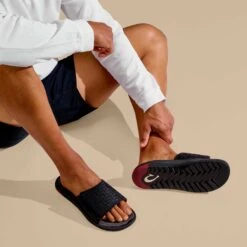 OluKai ‘Awiki ‘Olu - Black / HLA -OluKai Sandal Store 10522 40HL 102 M AWIKI OLU BlackHLA 932e0ea2 2013 47ad b163 b28a3b98542d