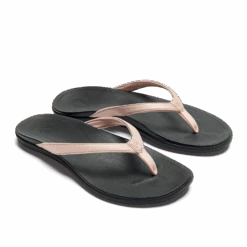 OluKai Ho‘ōpio - Petal Pink Metallic / Black -OluKai Sandal Store 20294 NK40 003 W Hoopio PepmBlk