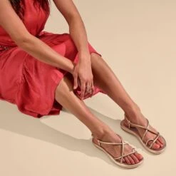 OluKai Waiau - Bubbly -OluKai Sandal Store 20426 FAFA 102 W WAIAU BubblyBubbly 43926883 2a3e 4227 b156 1c76f469e18c