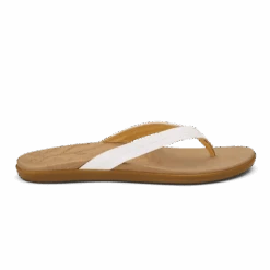 OluKai Honu - Bright White / Golden Sand