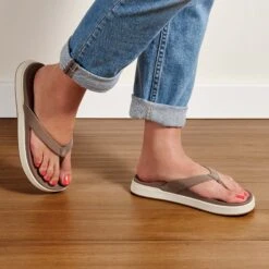 OluKai Nu‘a Pi‘o - Warm Taupe -OluKai Sandal Store 20445 WMWM 102 W Nu aPi o WmtpWmtp Web Opt