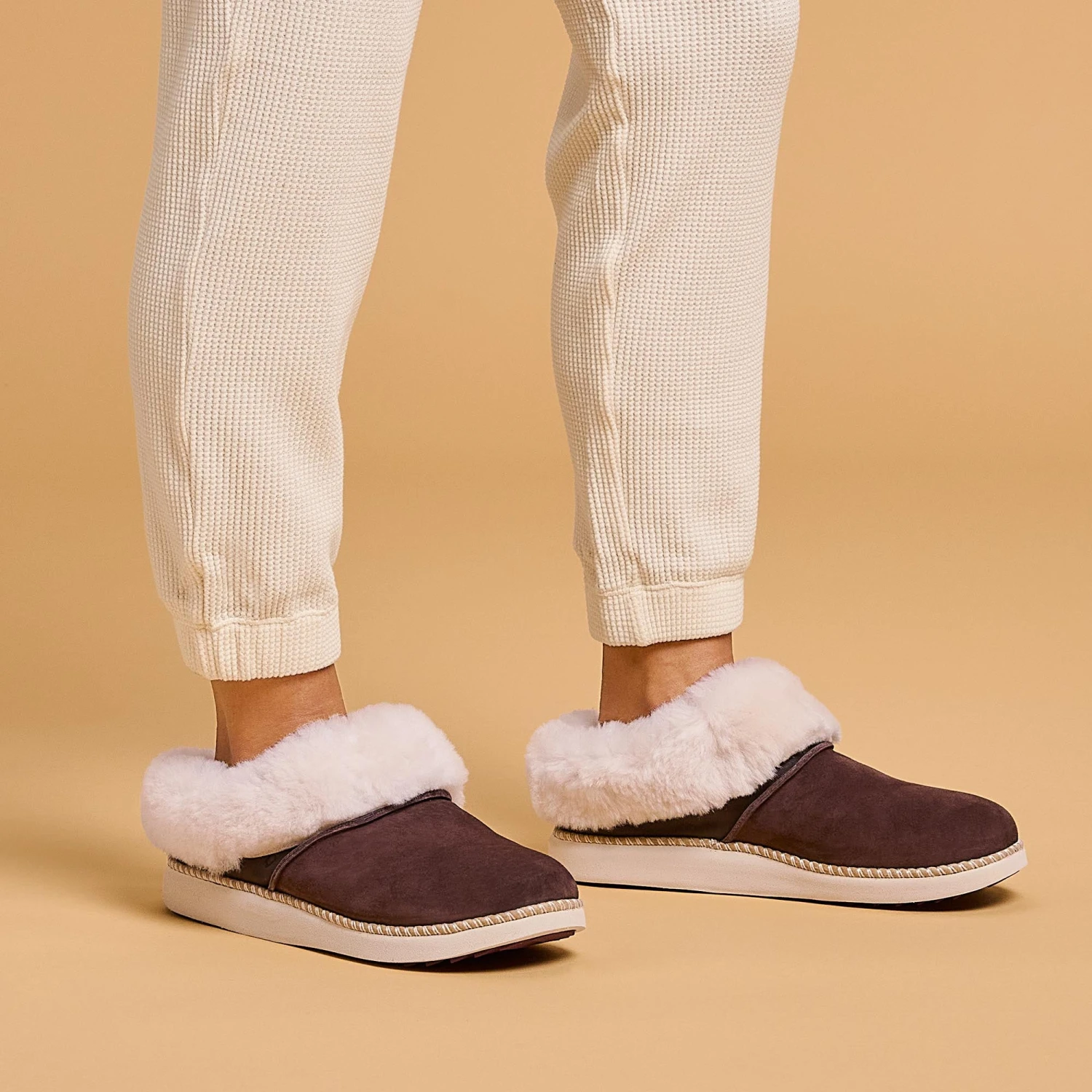 OluKai Ku‘i - Dark Oak / Bone 4 OluKai Ku‘i - Dark Oak / Bone - Image 2