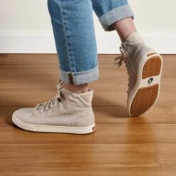 OluKai Pīlahi - Bone -OluKai Sandal Store 20461 1919 101 W Pilahi BneBne Web Opt