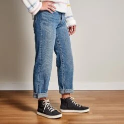 OluKai Pīlahi - Black -OluKai Sandal Store 20461 4040 ShotAngle W PILAHI BlackBlack