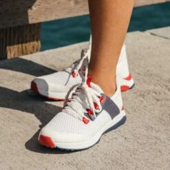 OluKai Wailuku - White / Navy -OluKai Sandal Store 20478 4R54 101 Wailuku