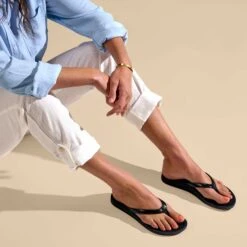 OluKai Puawe - Black -OluKai Sandal Store 20498 4040 102 W PUAWE BlackBlack 66572c59 443b 4738 844e 851fcce52d0c