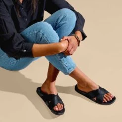 OluKai Kīpe‘a ‘Oho - Black -OluKai Sandal Store 20501 4040 102 W KIPE AOHO BlackBlack c6d9ad24 b66d 444e 8bbc 49d7133f6edc