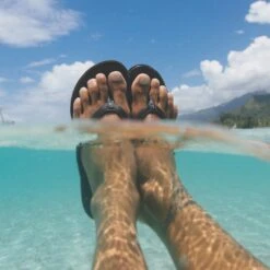 OluKai Ho‘ōpio - Onyx -OluKai Sandal Store Ho opio Onyx galleryimage 01 e29ab0c9 db4f 47a1 846e 3c9633f88f5d